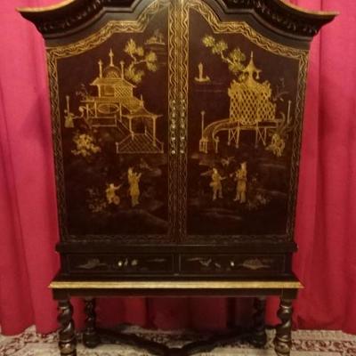 CHINOISERIE GILT DECORATED CABINET
