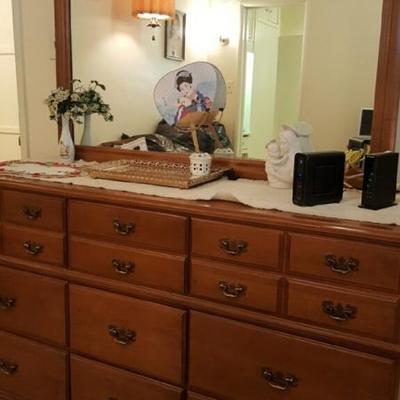 Dresser plus matching end tables 