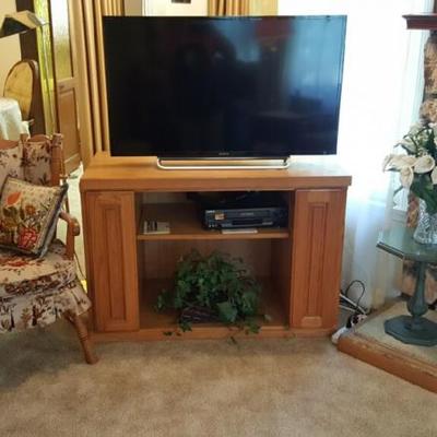 Large flat screen tv and oak holder 