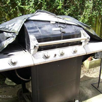 This Kenmore grill has never been used.