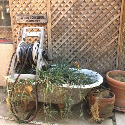 Cast iron bath tub with plants and original hardware - you move ! 