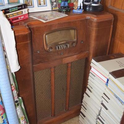 antique radio player 