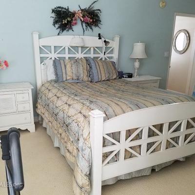 SHABBY WHITE  QUEEN BEDROOM SET $650 OR BEST OFFER
