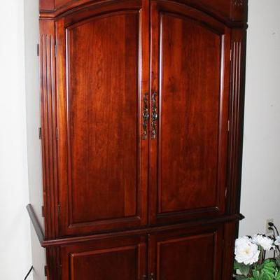 Armoire/Entertainment Center