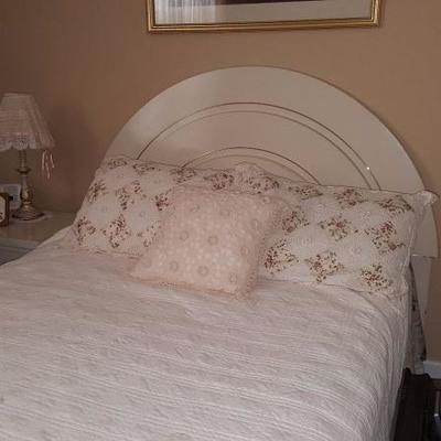 Formica full size bed 