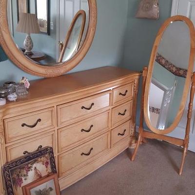 Queen bedroom dresser with mirror