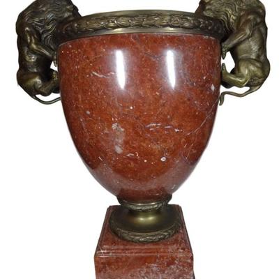 LARGE NEOCLASSICAL RED MARBLE AND BRONZE URN WITH LION HANDLES