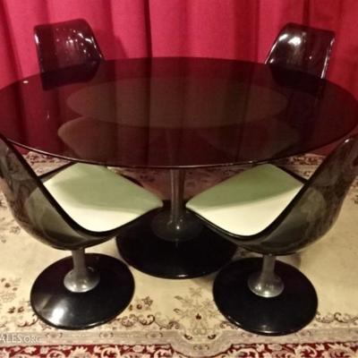 1970's OVAL DINING TABLE WITH 4 TULIP SWIVEL CHAIRS