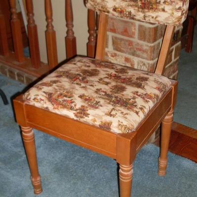 CHAIR WITH STORAGE UNDER THE CUSHION