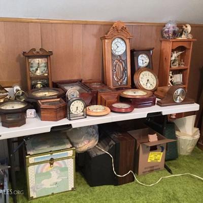 Wall and mantle clocks