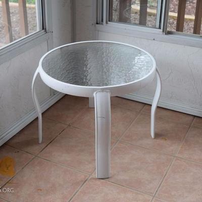 outdoor table 