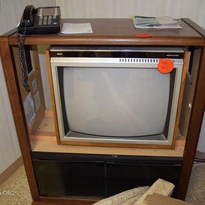 TV and TV cabinet 