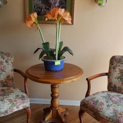 accent chairs and table 