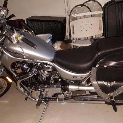 Suzuki Boulevard S50 motorcycle 