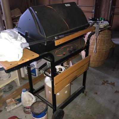 GAS GRILL NEVER USED WITH NEW EMPTY PROPANE TANK