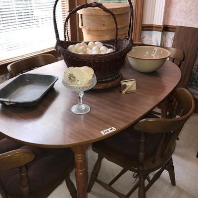 DINING ROOM TABLE WITH 4 CHAIRS AND EXTRA LEAF FOR TABLE