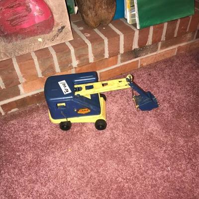 TOY STEAM SHOVEL IN EXCELLENT CONDITION