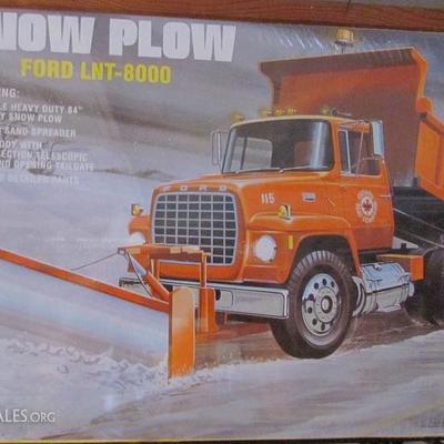 Amt Factory Sealed Snow Plow Ford LNT-8000 Mint in Box Model kit