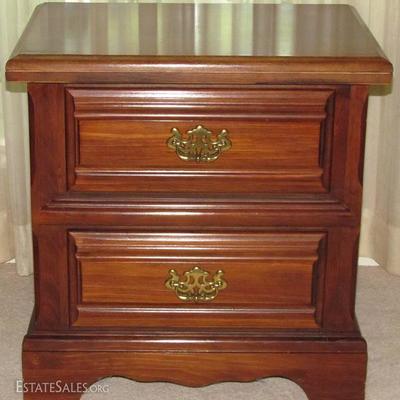 Broyhill Furniture Cherry Finish 2-Drawer End Table/Night Stand