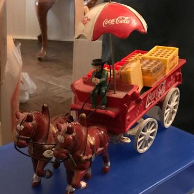 VINTAGE 1980'S COCA-COLA CAST IRON HORSE DRAWN DELIVERY WAGON CASES BOTTLES