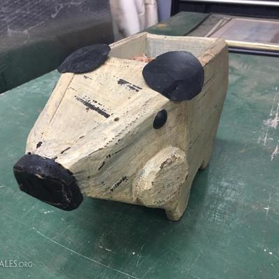 Wooden pig container