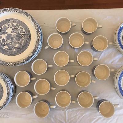 Arklow Classics Blue Willow China, 18 place settings (Ireland). A few pieces show signs of light wear.