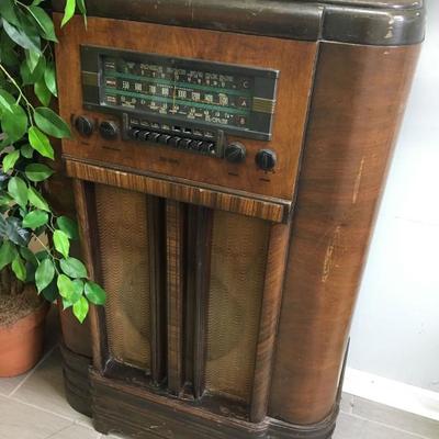 Vintage RCA Victor radio - front only - $75 plus an additional 40% off 