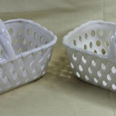 A pair of white porcelain baskets 7
