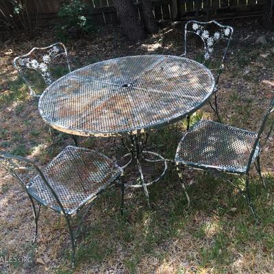 iron patio tableÂ and 4 chairs