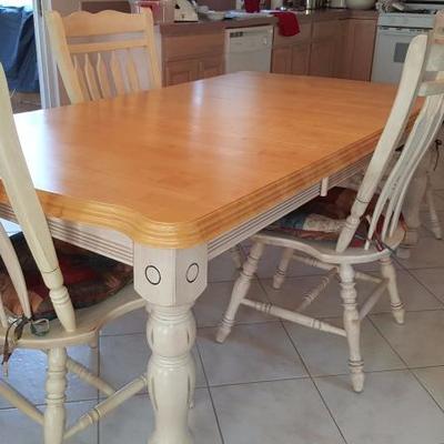 dining table and (4) chairs for kitchen or dining area