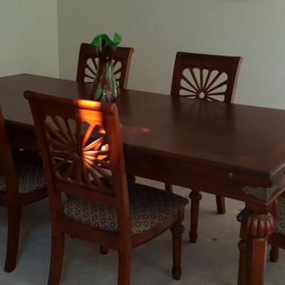 dining table and (6) chairs for dining room or kitchen area 