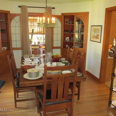 Absolutely gorgeous Stickley dining set