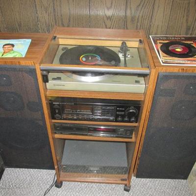 Stereo system with turntable
