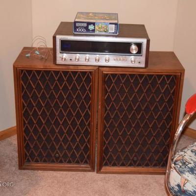 stereo system with speakers 
