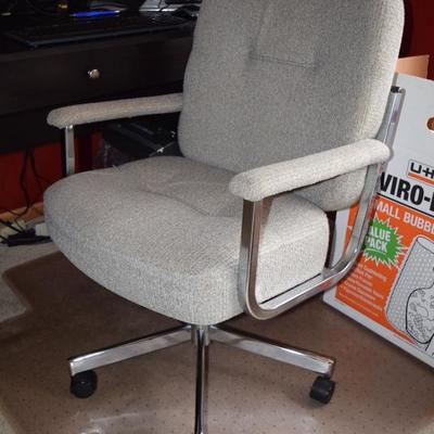 desk chair with wheels 