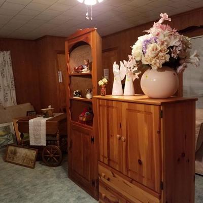 Lots of furniture and home decorative items