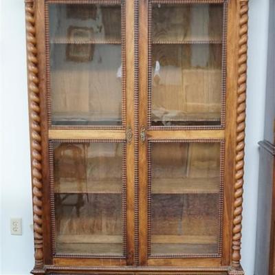 Antique American Oak Bookcase, 19th c. Molded crown above a paneled frieze and two doors with four original wavy glass molded panels...