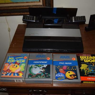 Atari 5200 with 2 controllers and 4 games available