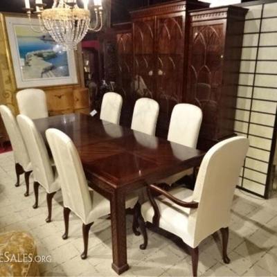 HENREDON ASIAN INSPIRED DINING TABLE WITH 8 QUEEN ANNE CHAIRS