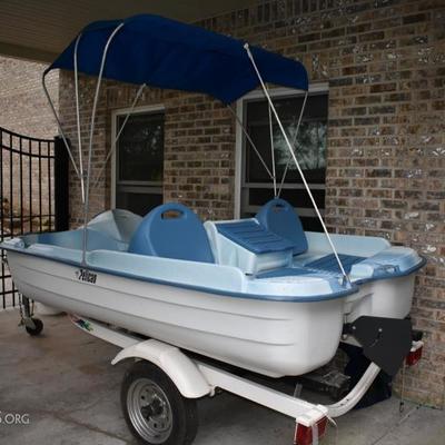 Pelican Energy DLX Paddle Boat With Motor and Trailer