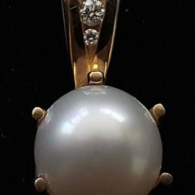WDG021 Yellow 14K Gold Pearl Pendant with Diamonds
