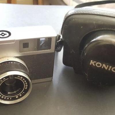WDG099 Vintage Konica 261 Camera and Case
