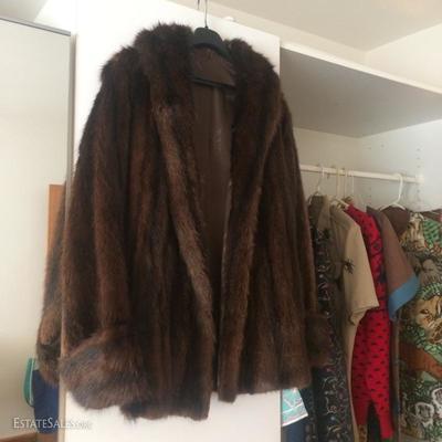 A nice long sleeved fur coat from the 1930s 