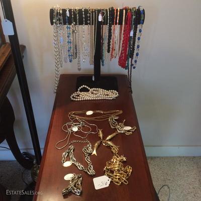  Costume jewelry and vintage necklaces