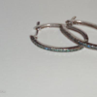 14k white gold with blue diamonds