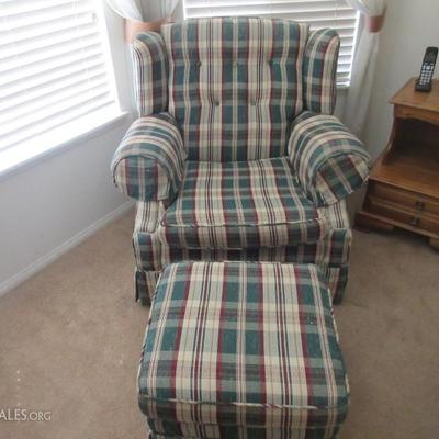 COMFY CHAIR WITH OTTOMAN ON WHEELS