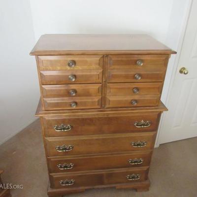 VINTAGE SOLID WOOD CHEST OF 8 DRAWERS