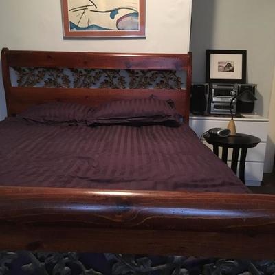 Sleigh Bed with Cast Iron Detail 