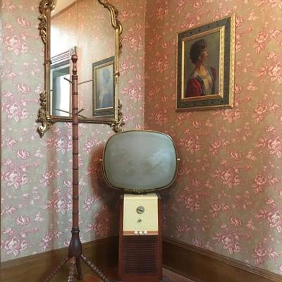 Philco Predicta, Gold Mirror, Portrait 