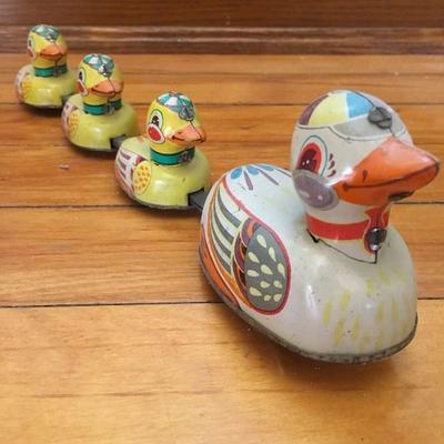 Tin Mother and her Ducklings Lithographed Toy